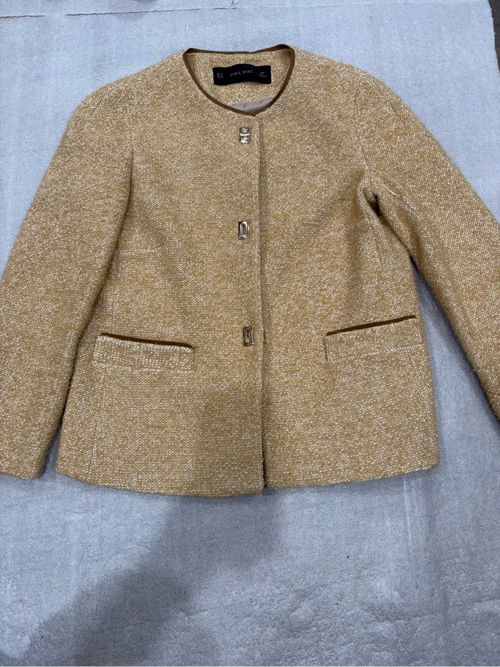 Zara Beige Bouclé Short Blazer